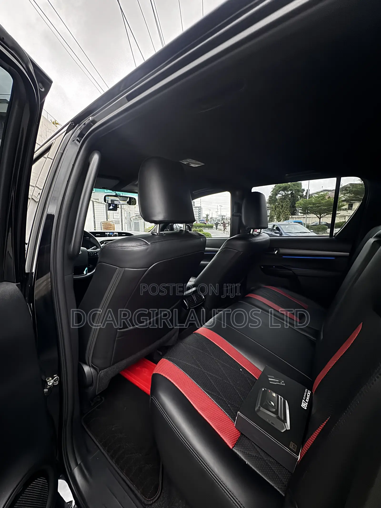 Toyota Hilux 2025 Black