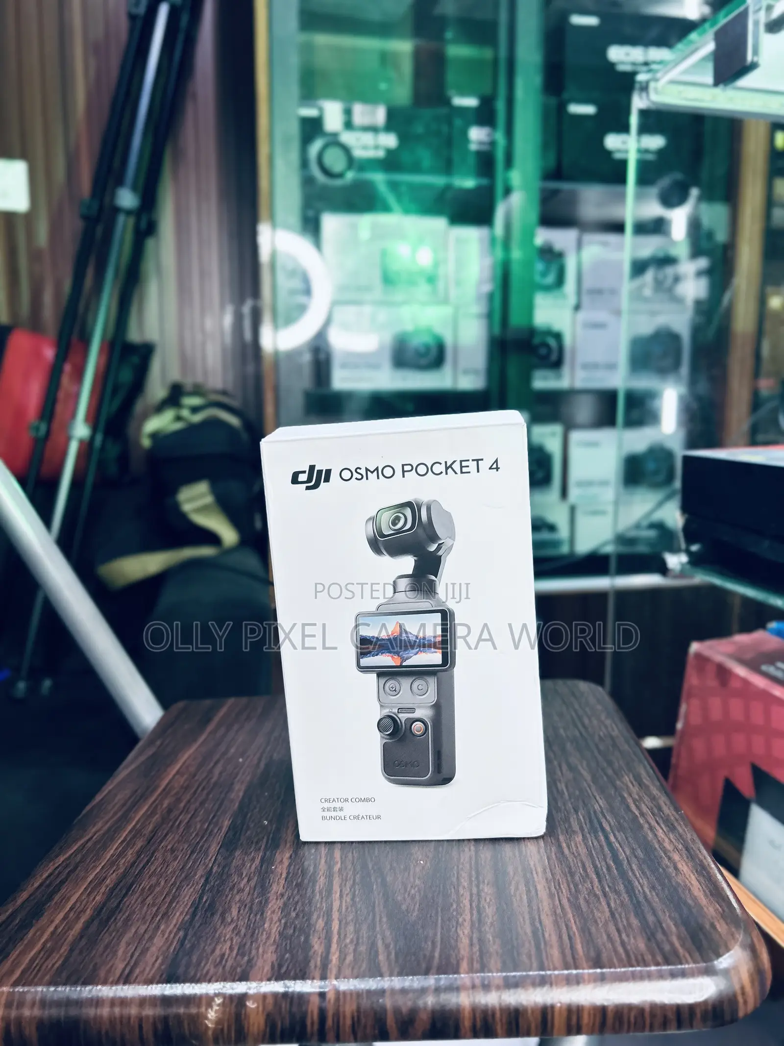 DJI Osmo Pocket 4 Creators Combo