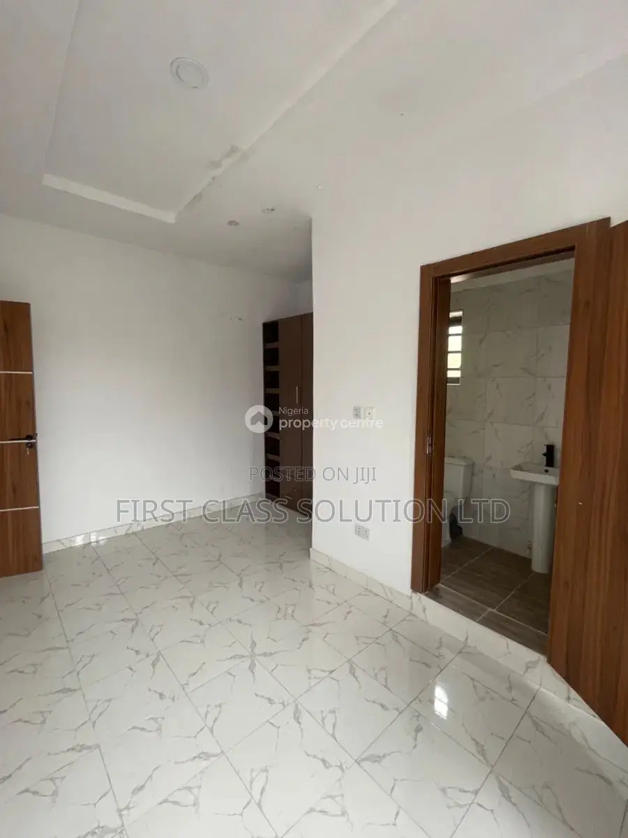 3bdrm Duplex in Off Mobile Road for sale