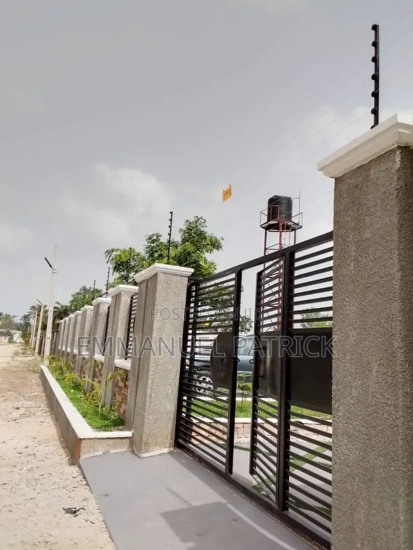 Estate Perimeter Electric Fence Installation Materials
