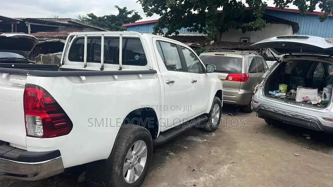 Toyota Hilux 2018 White