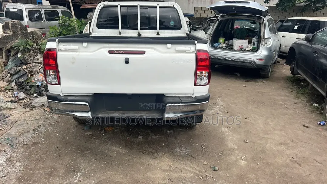 Toyota Hilux 2018 White
