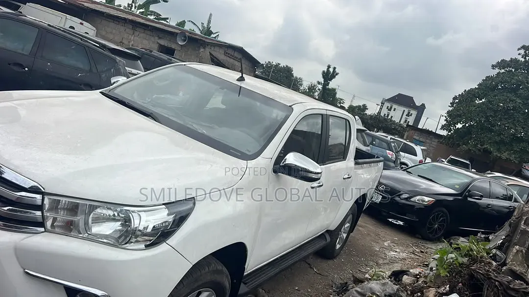 Toyota Hilux 2018 White