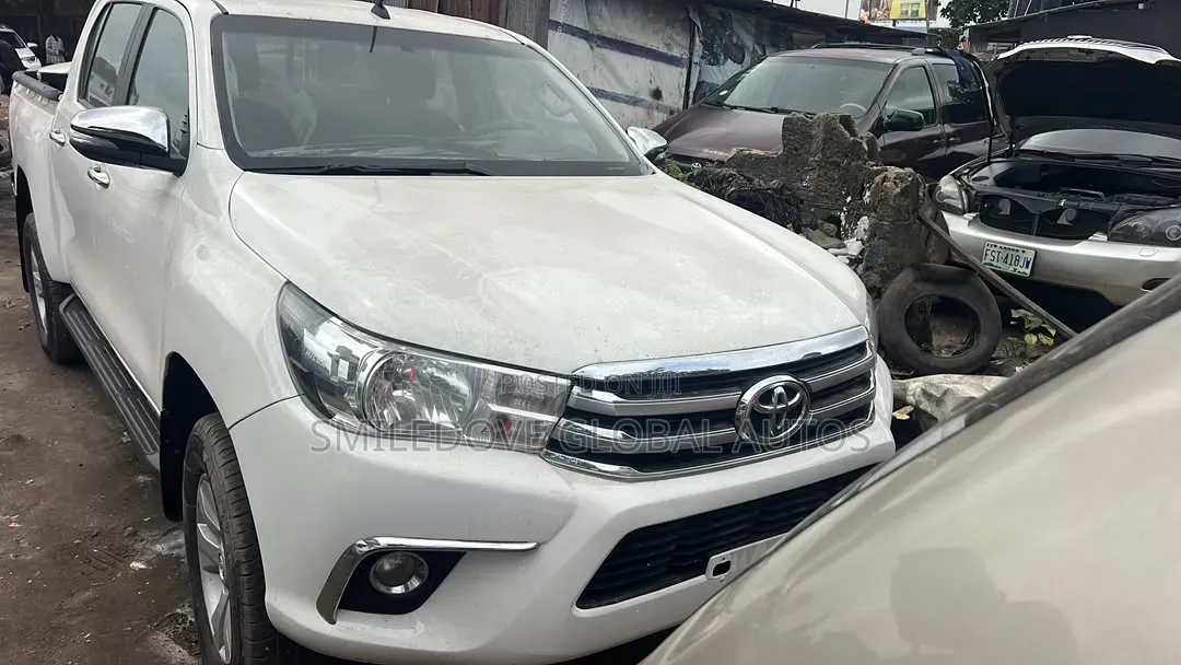 Toyota Hilux 2018 White