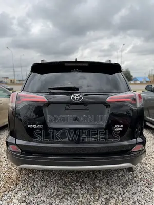 Toyota RAV4 XLE 4dr SUV (2.5L 4cyl 6A) 2018 Black
