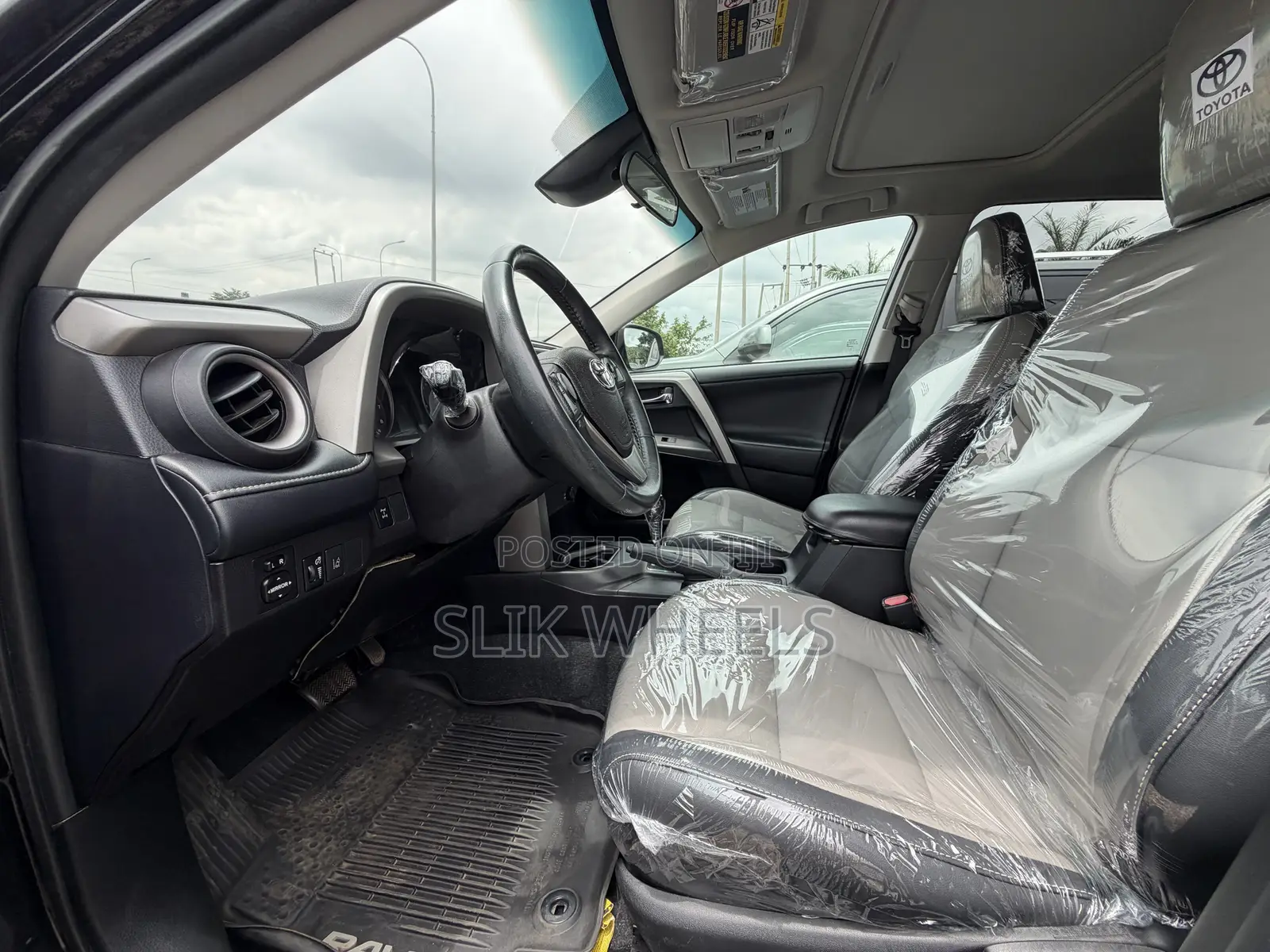 Toyota RAV4 XLE 4dr SUV (2.5L 4cyl 6A) 2018 Black