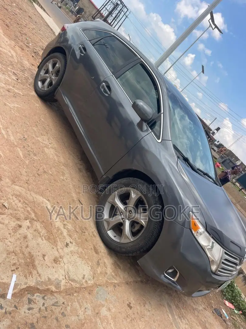 Toyota Venza LE 2012 Gray