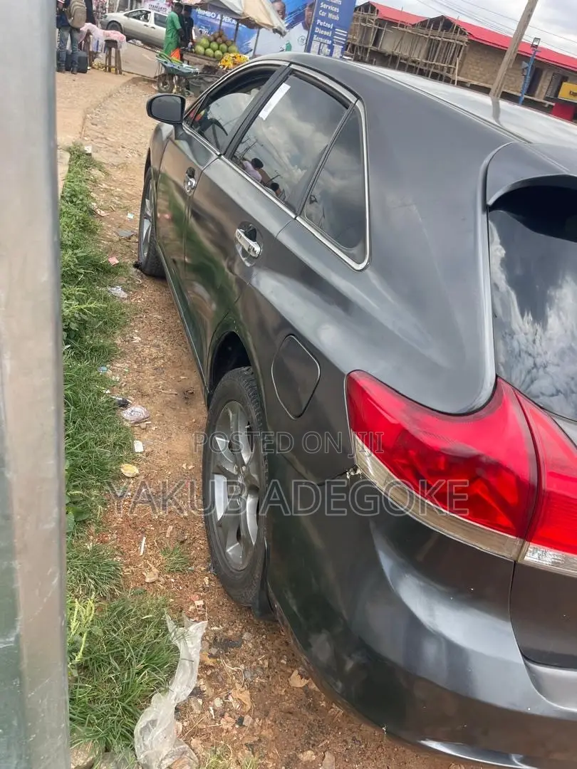 Toyota Venza LE 2012 Gray