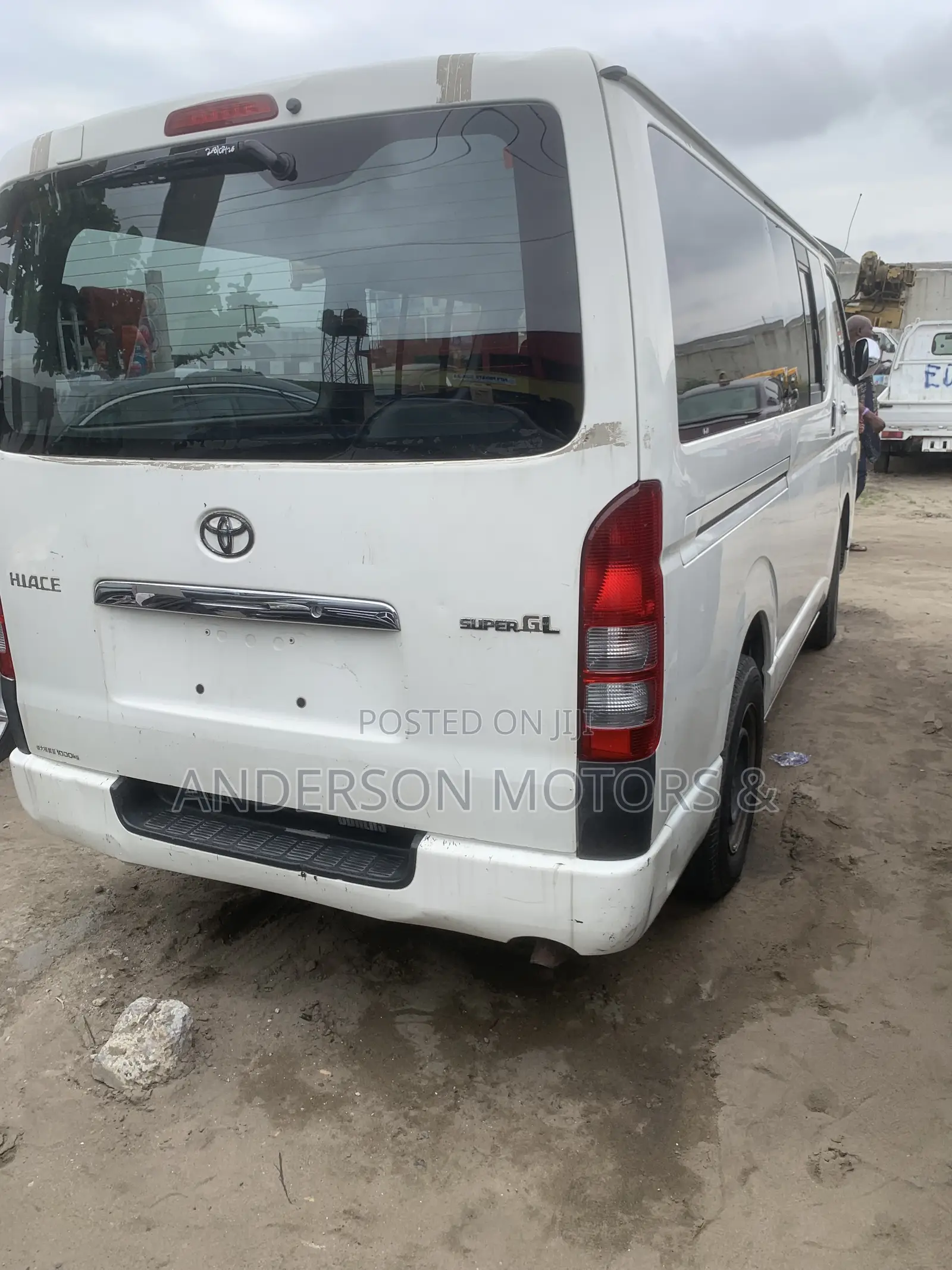 Toyota Grand HiAce 2002 White