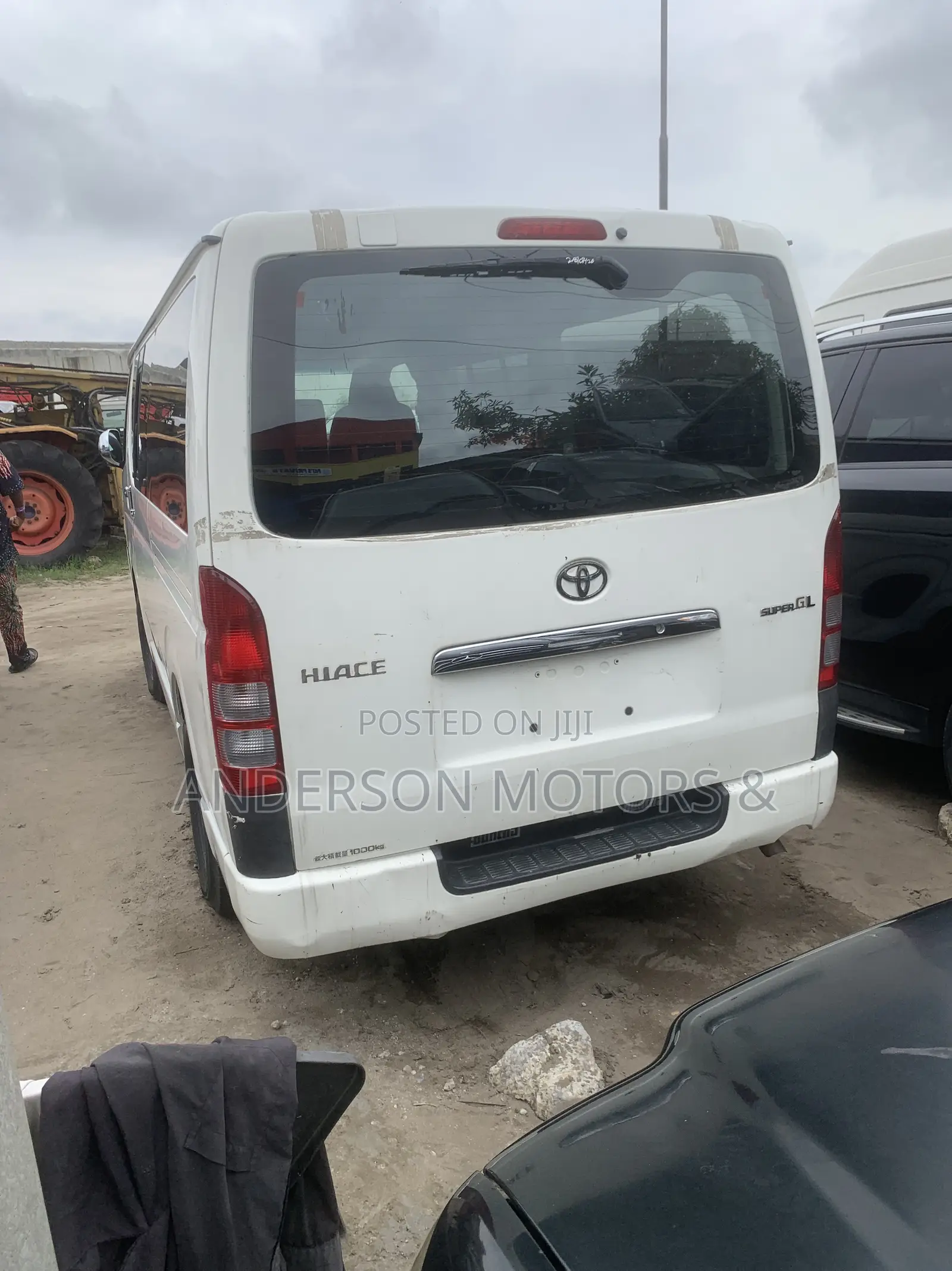 Toyota Grand HiAce 2002 White