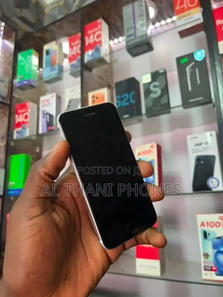 Apple iPhone SE (2022) 64 GB White