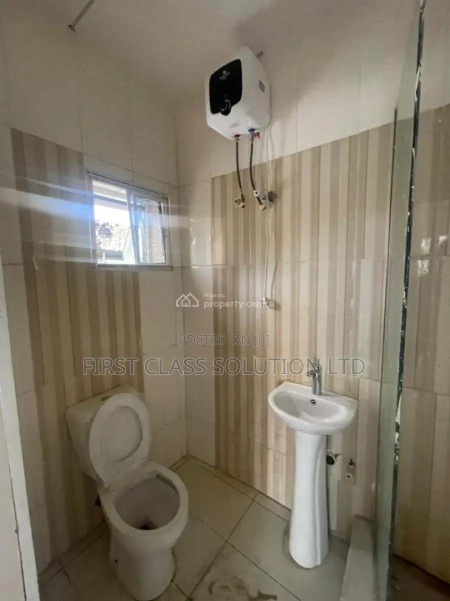 Studio Apartment in New Road Off Alpha for sale