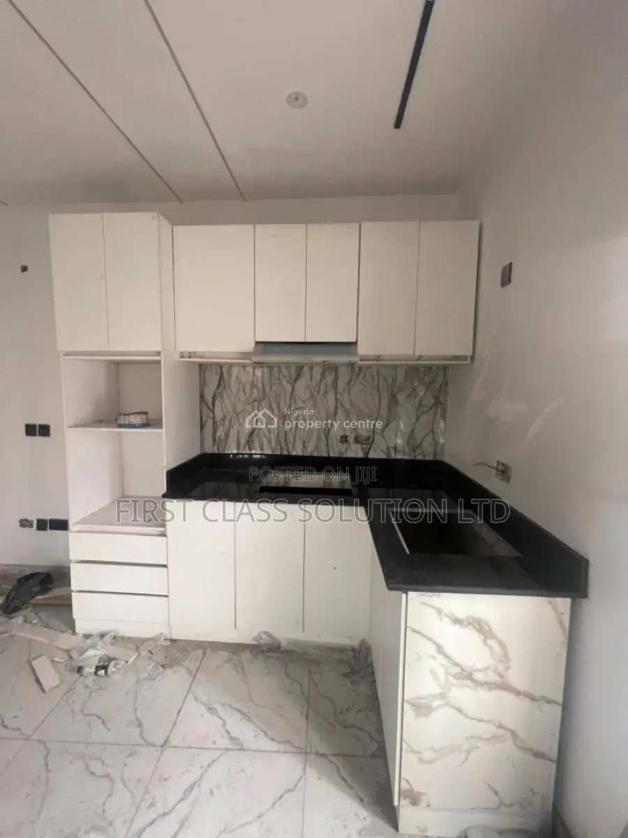 Studio Apartment in New Road Off Alpha for sale