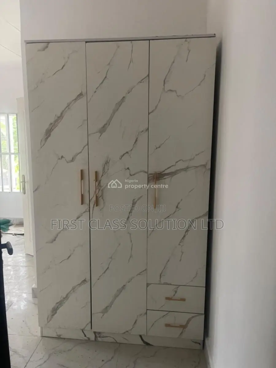 Studio Apartment in New Road Off Alpha for sale
