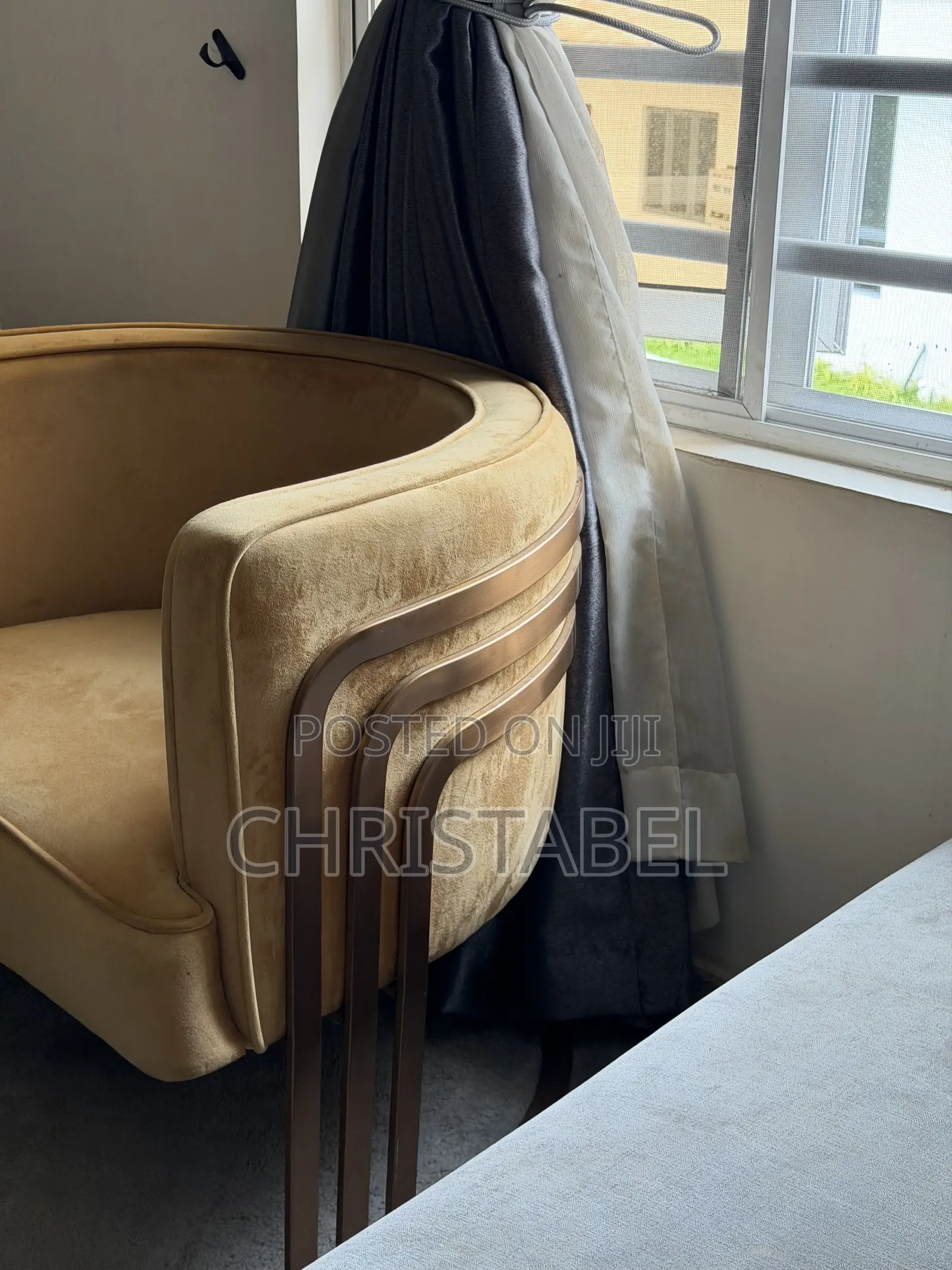 Single Seater Velvet Mustard Chait