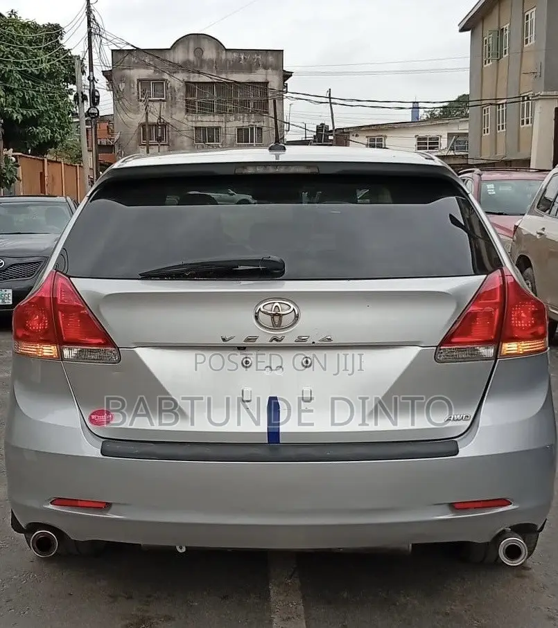 Toyota Venza XLE 2012 Silver