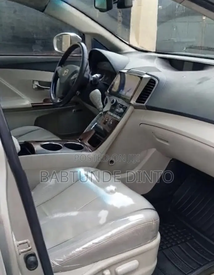 Toyota Venza XLE 2012 Silver