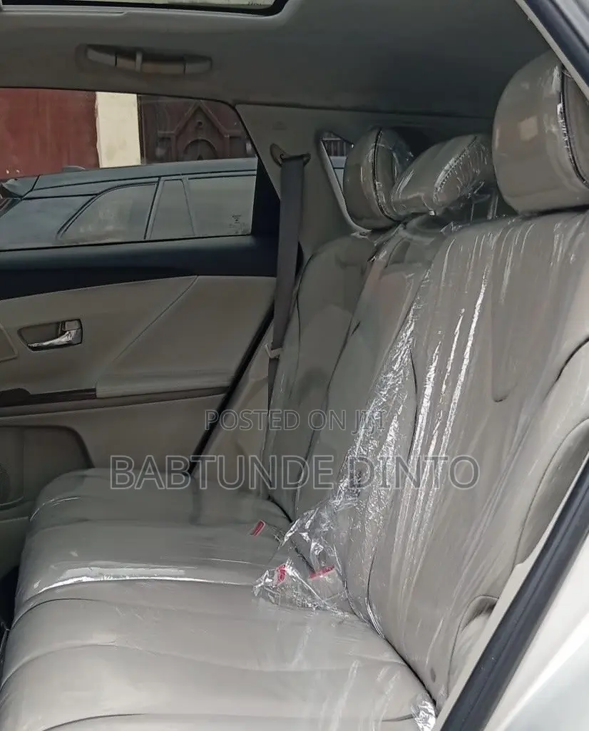 Toyota Venza XLE 2012 Silver