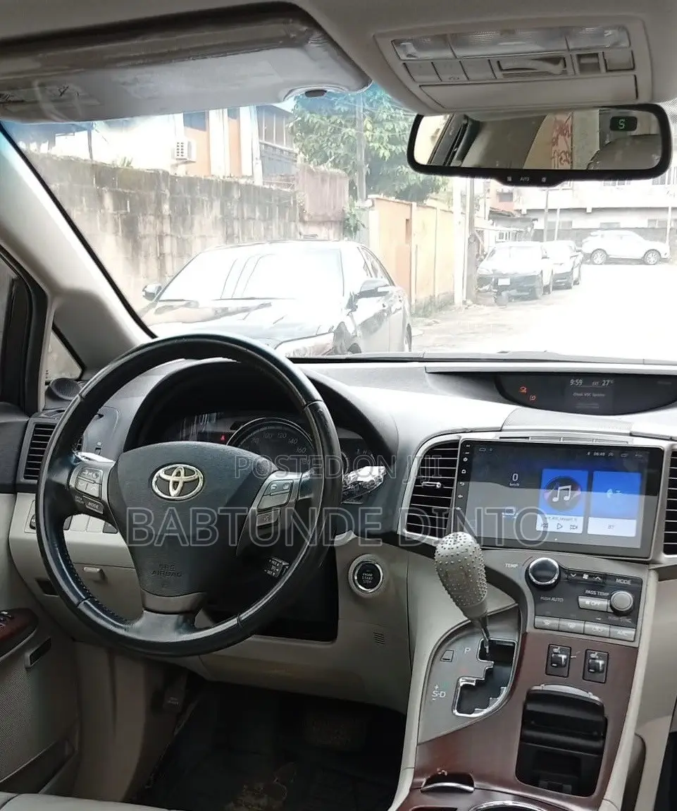 Toyota Venza XLE 2012 Silver