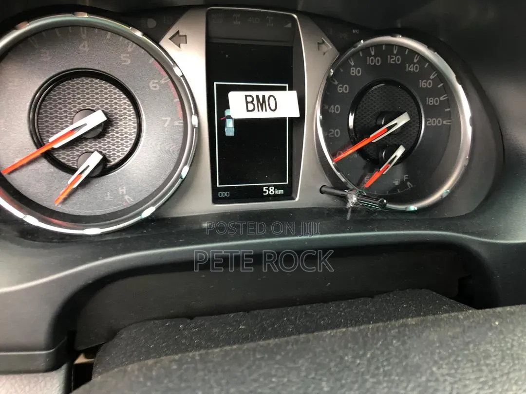 New Toyota Hilux 2025 Black