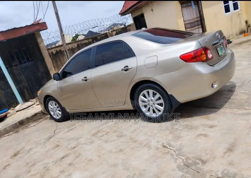 Toyota Corolla XLE 4dr Sedan (1.8L 4cyl 4A) 2009 Gold