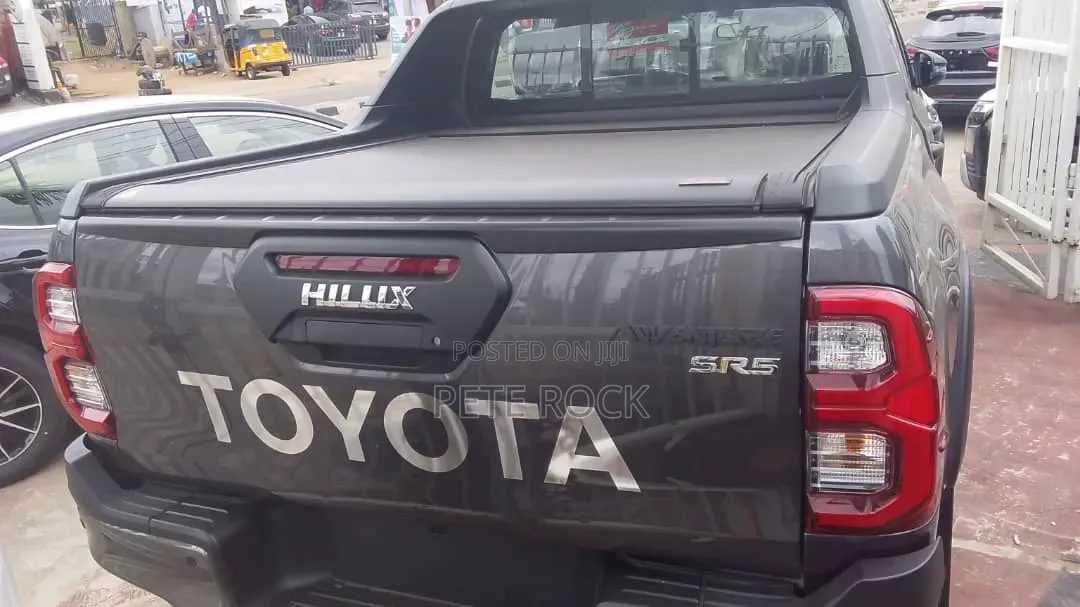 New Toyota Hilux 2025 Gray