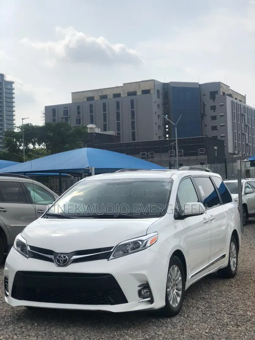 Toyota Sienna 2016 White