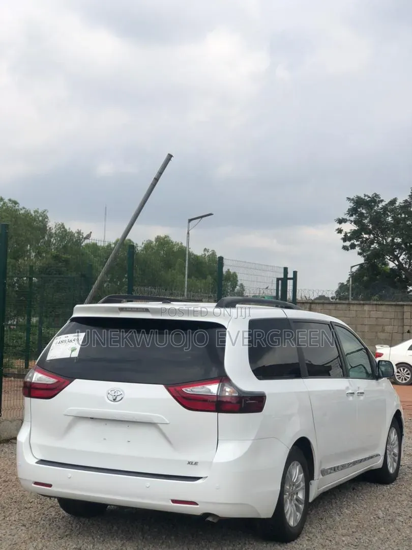 Toyota Sienna 2016 White