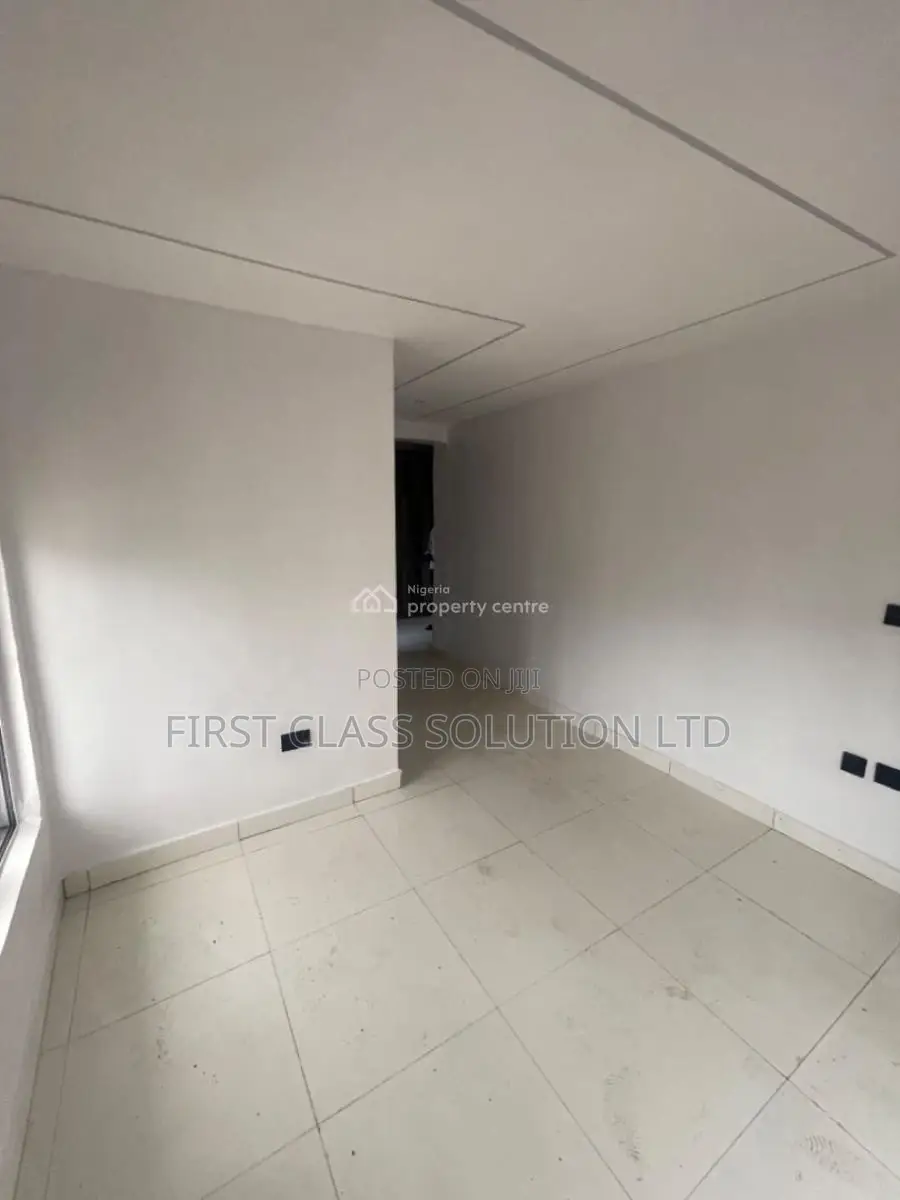 Mini Flat in New Road Opposite for sale