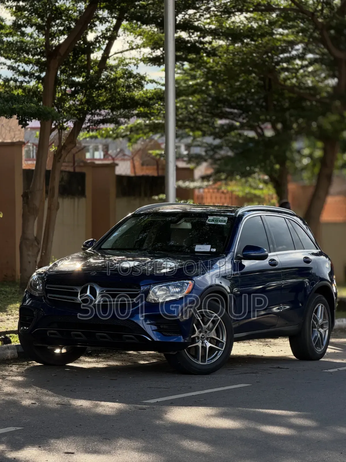 Mercedes-Benz C300 2017 Blue