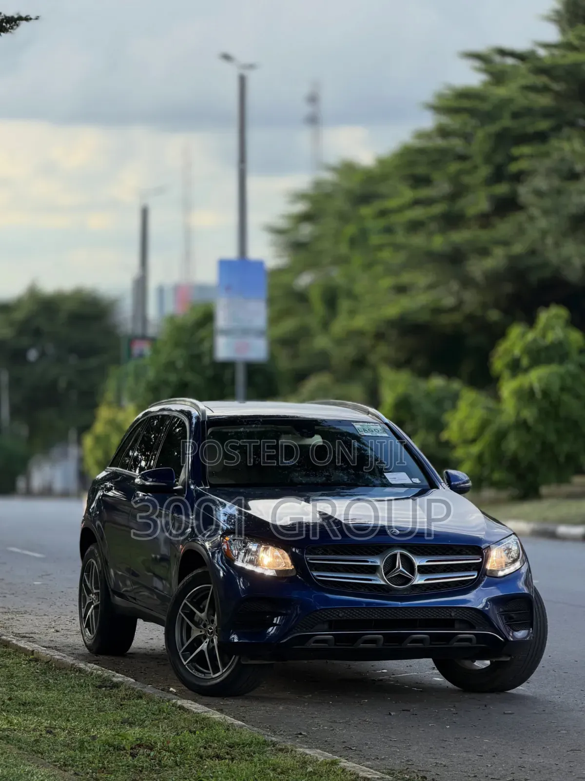 Mercedes-Benz C300 2017 Blue