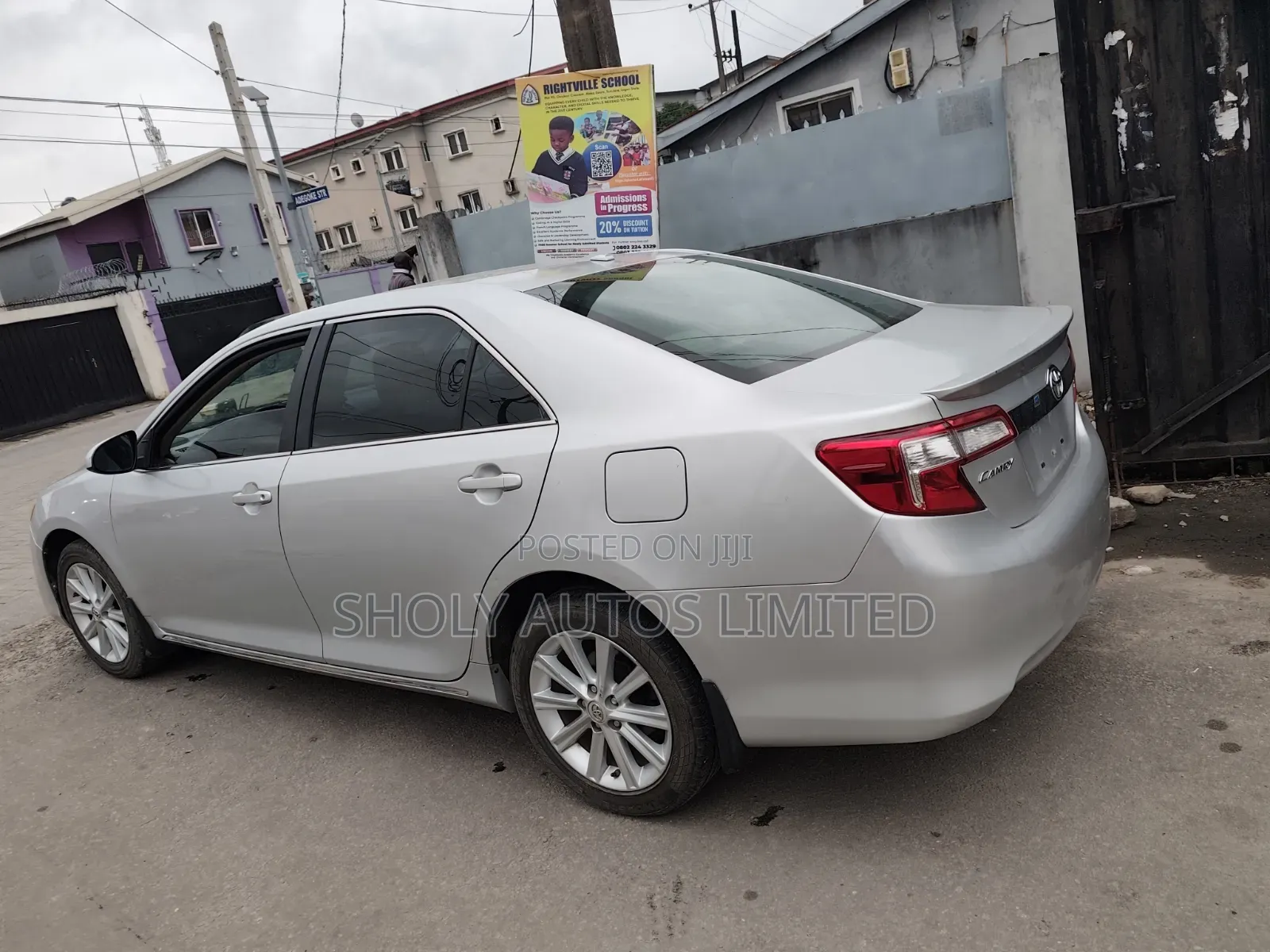 Toyota Camry XLE 4dr Sedan (2.5L 4cyl 6A) 2014 Silver