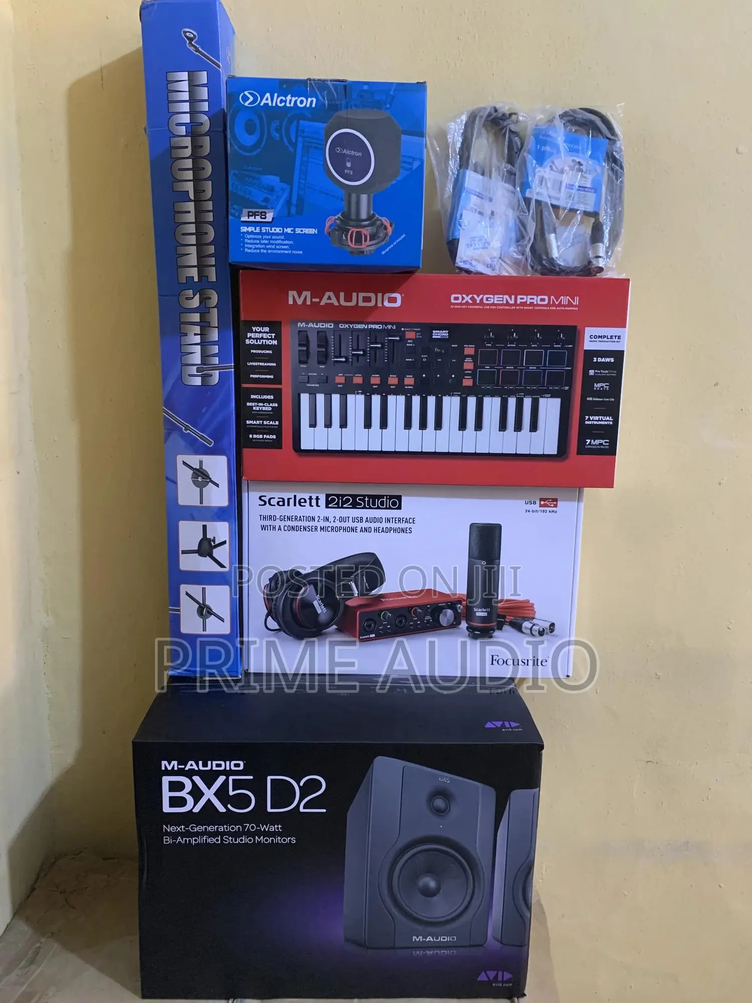 Maudio Studio Monitor and Focusrite 2i2 Studio Bundle Pack