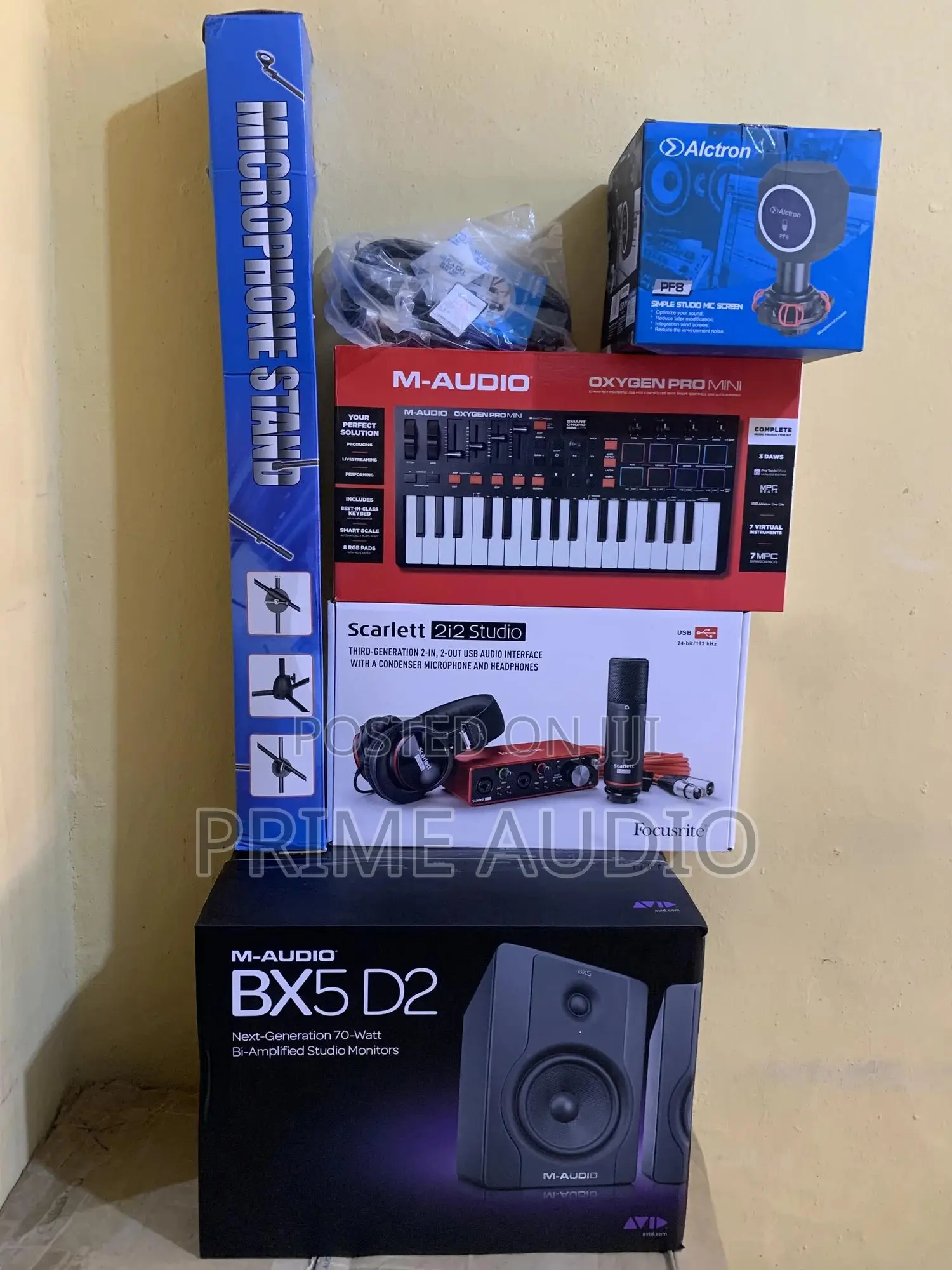 Maudio Studio Monitor and Focusrite 2i2 Studio Bundle Pack
