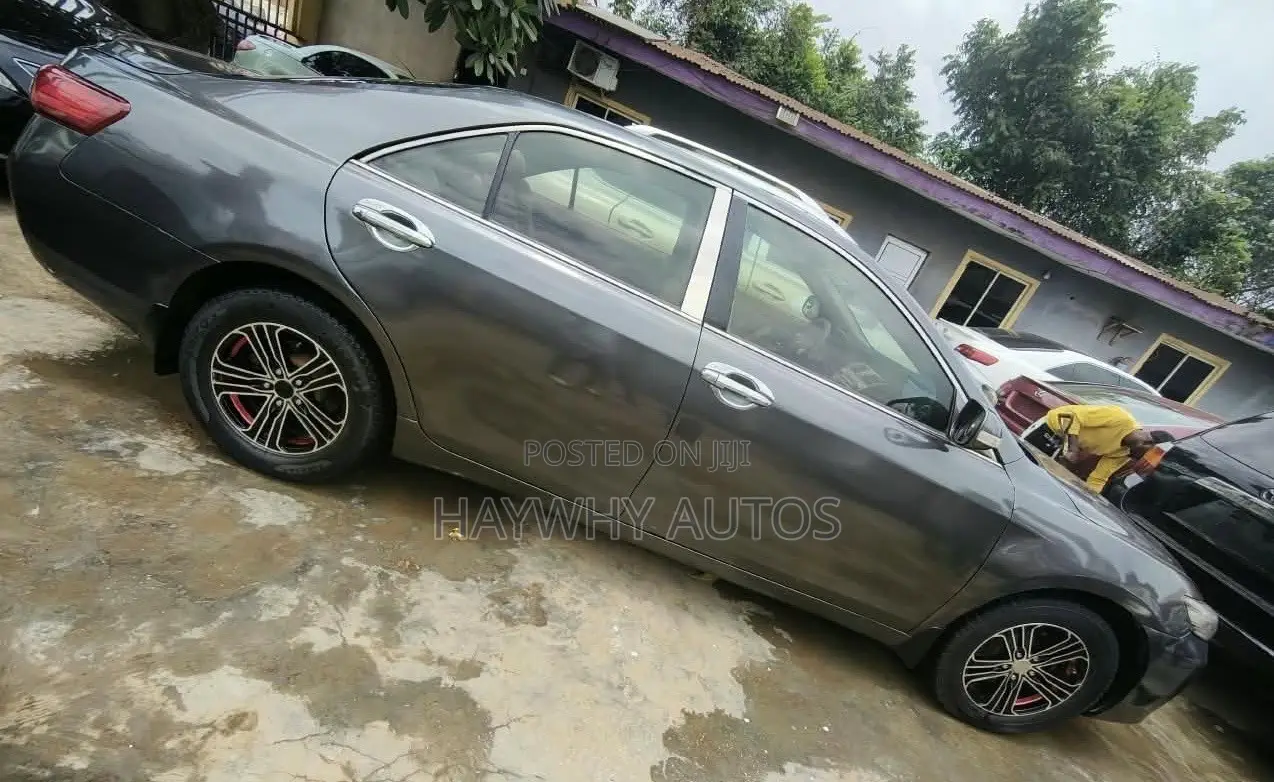 Toyota Camry LE 4dr Sedan (2.5L 4cyl 6AM) 2010 Gray