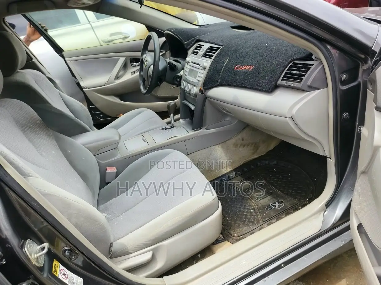 Toyota Camry LE 4dr Sedan (2.5L 4cyl 6AM) 2010 Gray