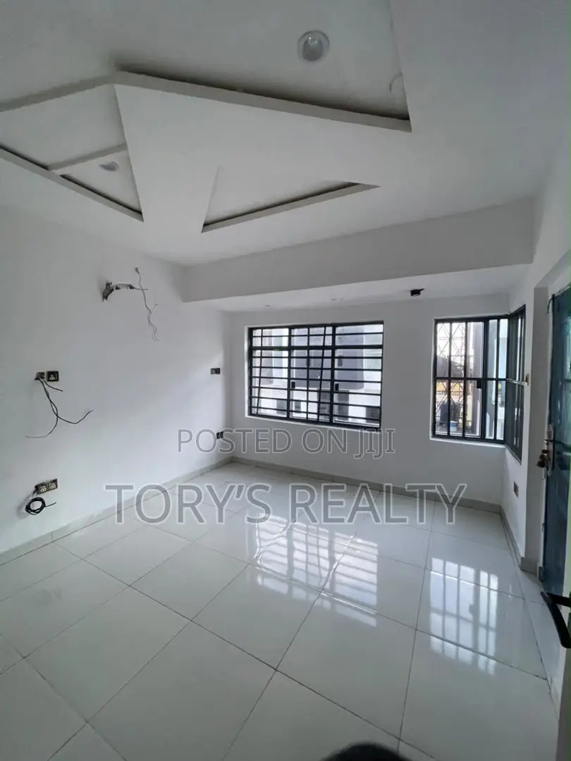 2bdrm Townhouse/Terrace in Lekki Phase 2 for sale
