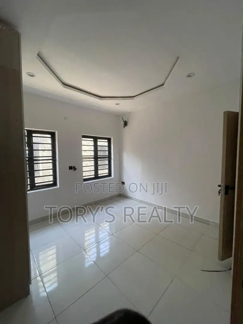 2bdrm Townhouse/Terrace in Lekki Phase 2 for sale