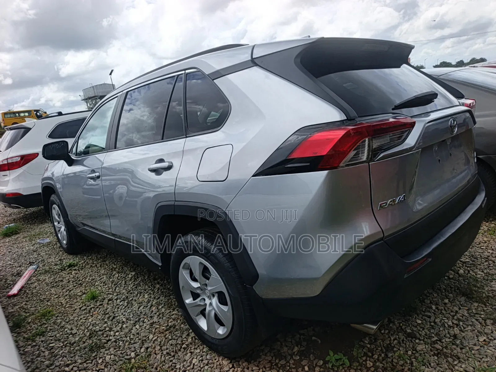Toyota RAV4 LE FWD 2020 Silver