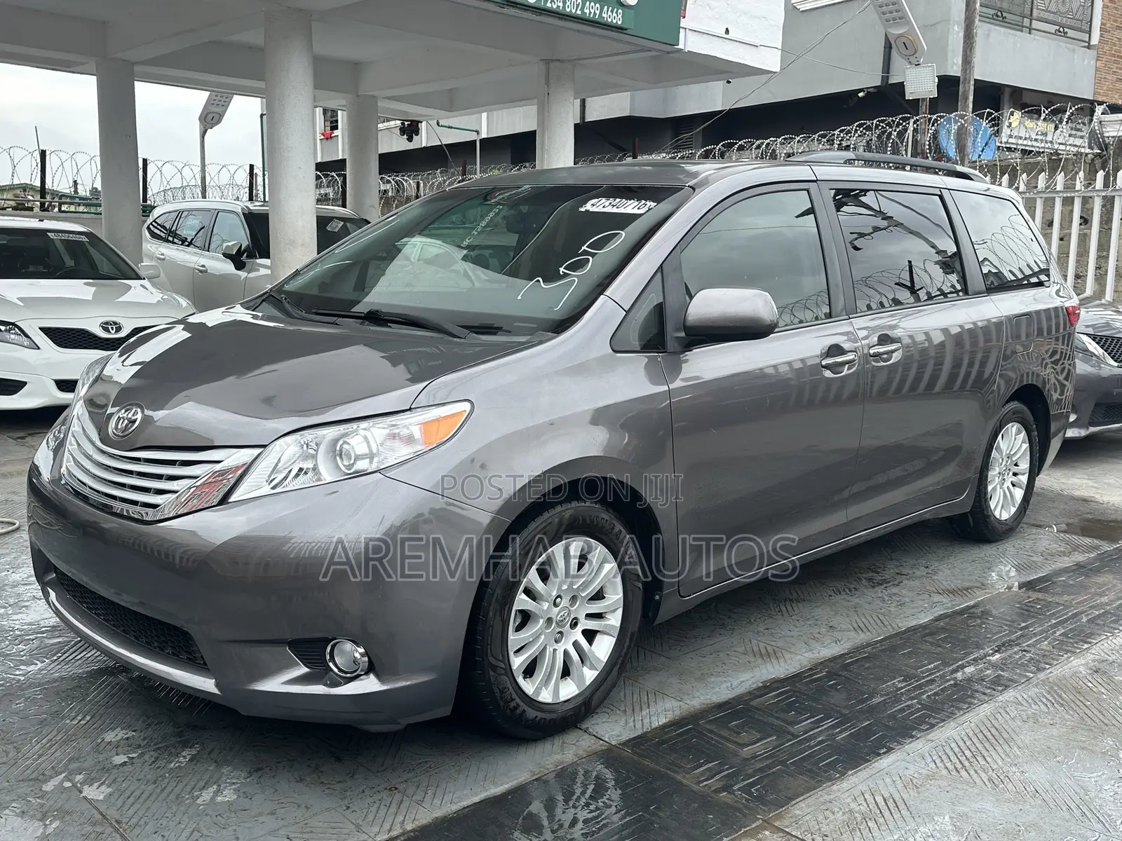 Toyota Sienna XLE 8 Passenger (3.5L 6cyl 6A) 2016 Gray