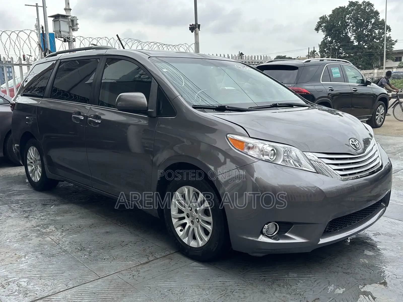 Toyota Sienna XLE 8 Passenger (3.5L 6cyl 6A) 2016 Gray