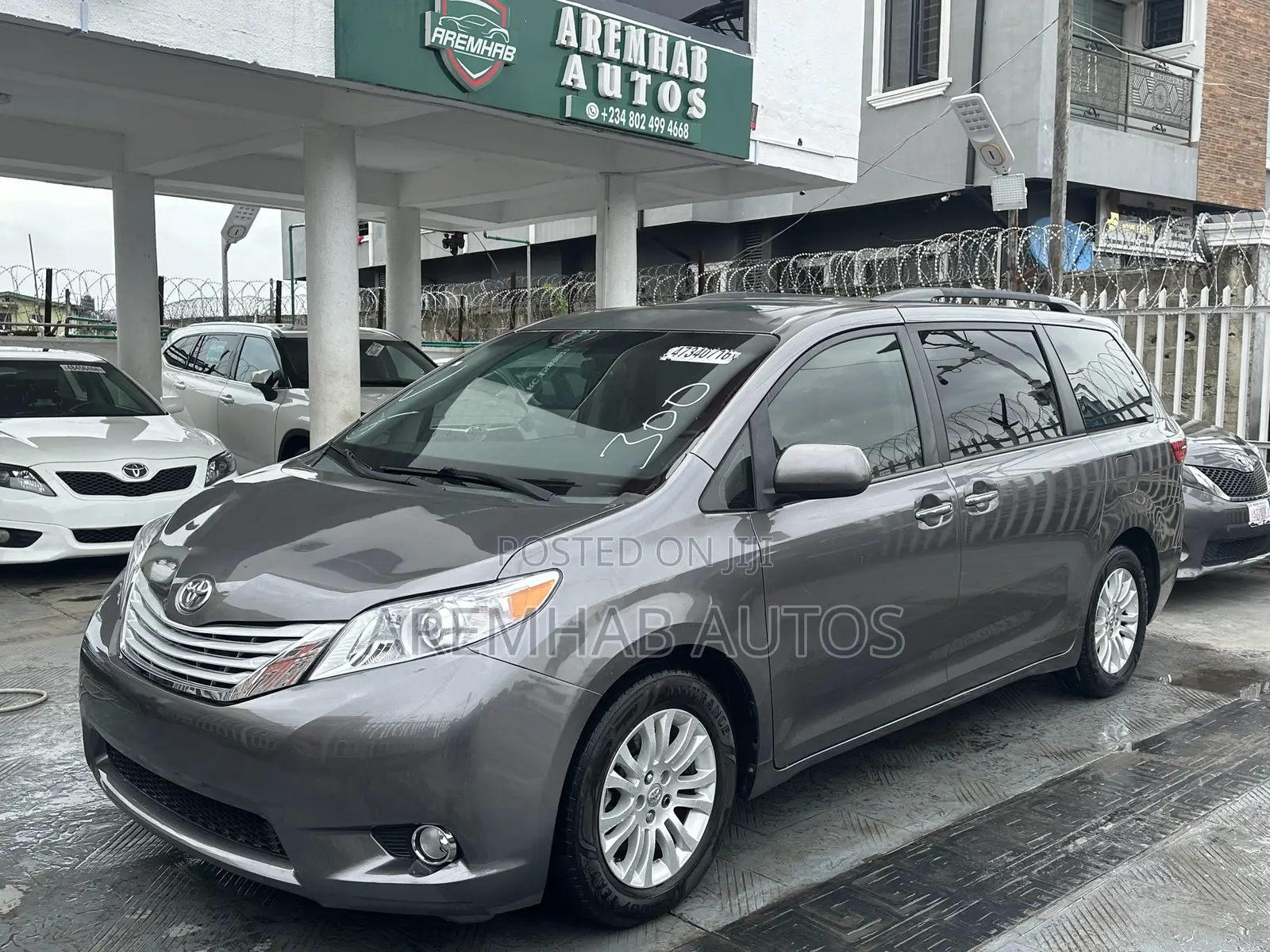 Toyota Sienna XLE 8 Passenger (3.5L 6cyl 6A) 2016 Gray