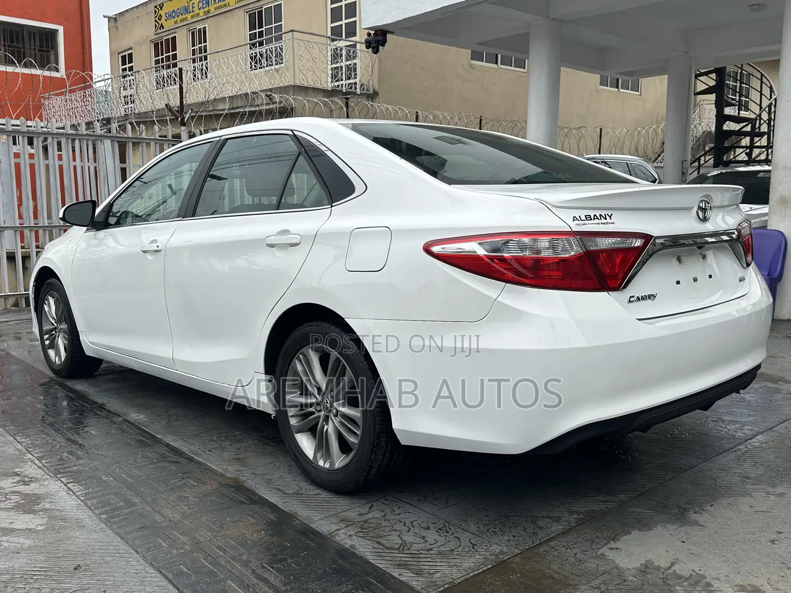 Toyota Camry SE 4dr Sedan (2.5L 4cyl 6A) 2017 Off white