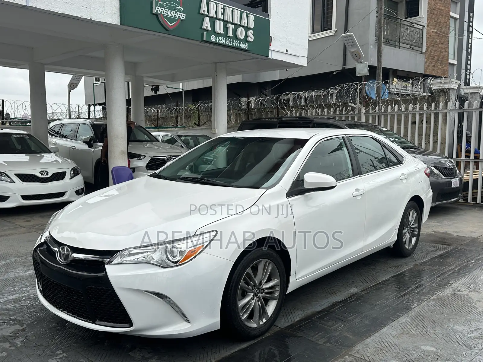 Toyota Camry SE 4dr Sedan (2.5L 4cyl 6A) 2017 Off white