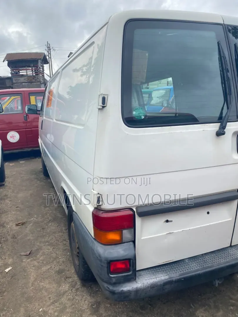 Volkswagen Transporter 2002 White