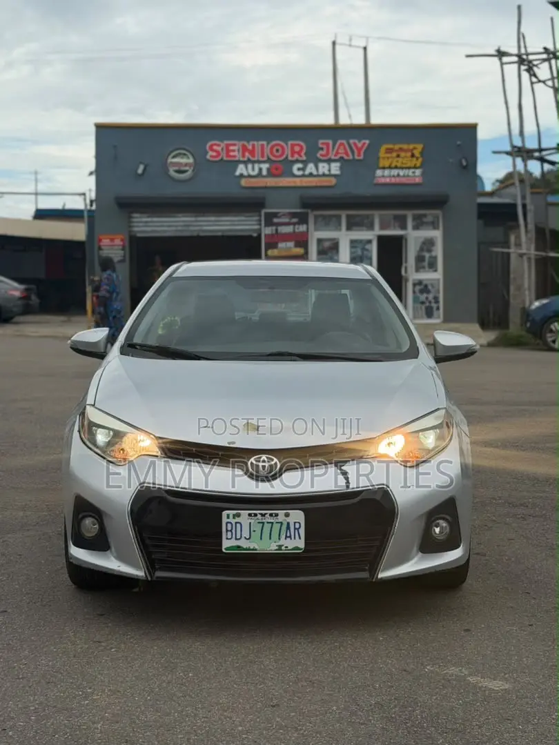 Toyota Corolla S 4dr Sedan (1.8L 4cyl CVT) 2016 Silver