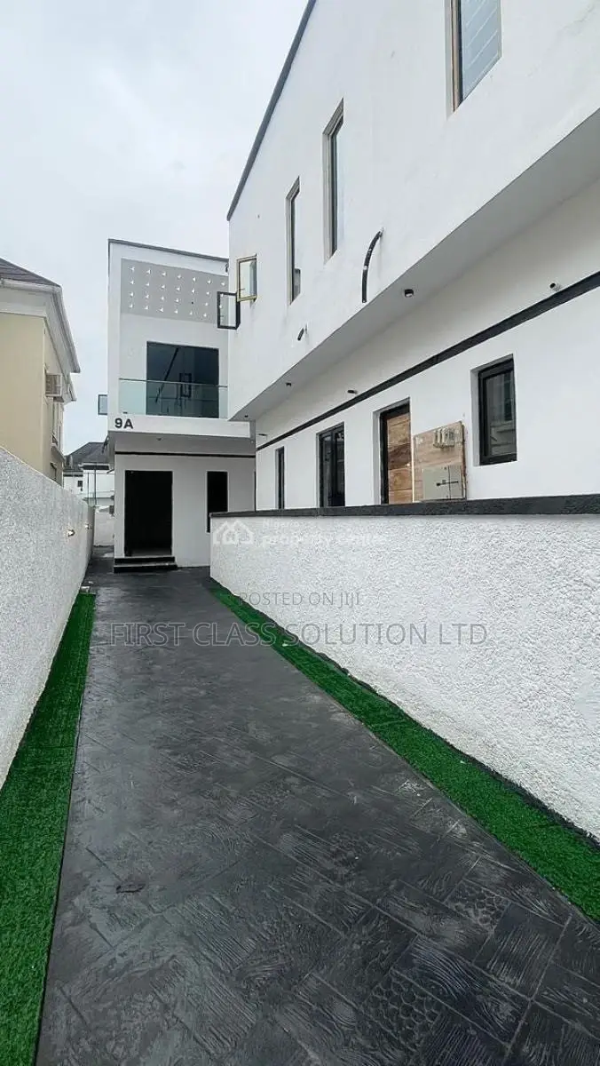 4bdrm Duplex in Chevron Drive, for sale