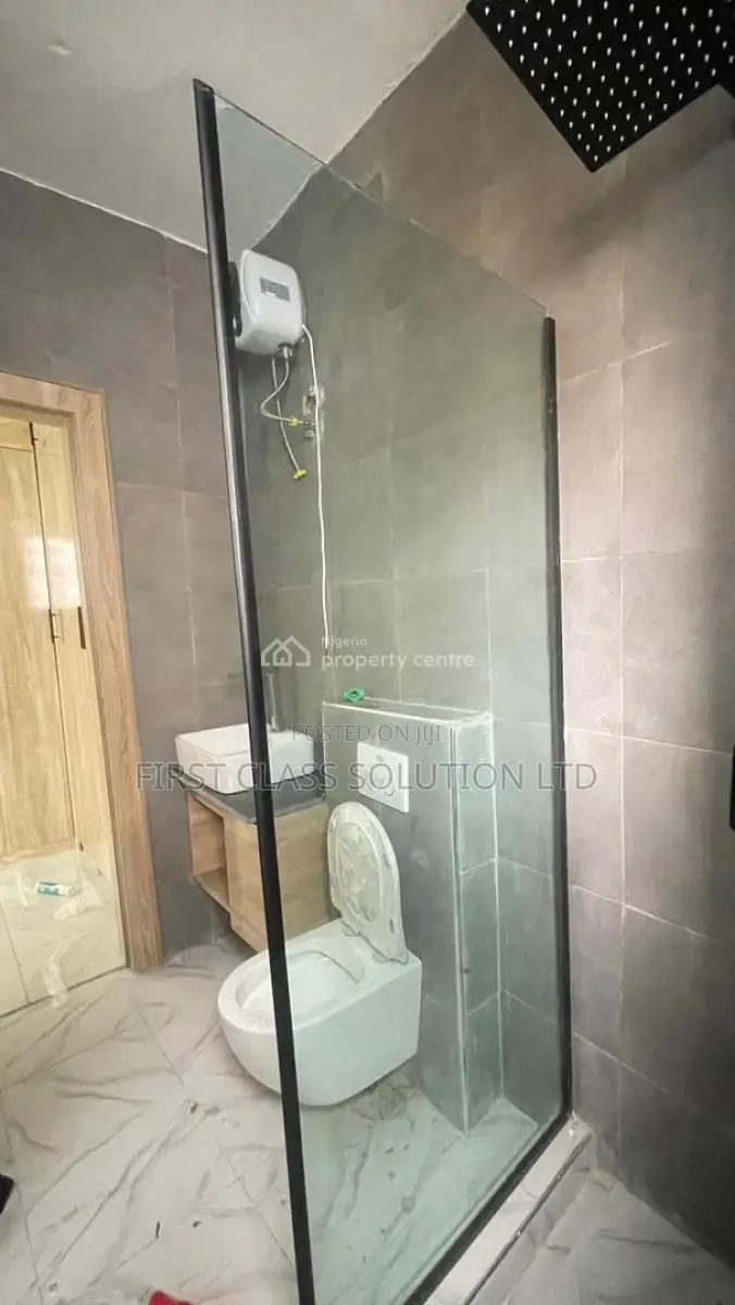 4bdrm Duplex in Chevron Drive, for sale