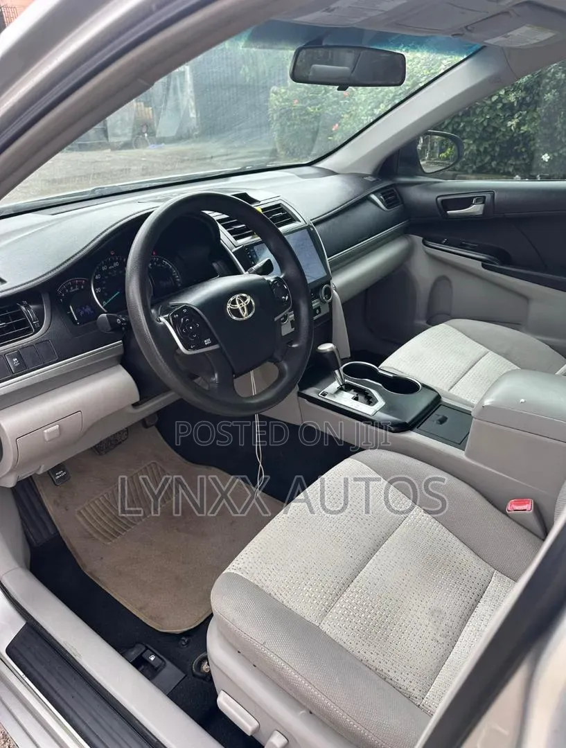 Toyota Camry LE 4dr Sedan (2.5L 4cyl 6A) 2012 Silver