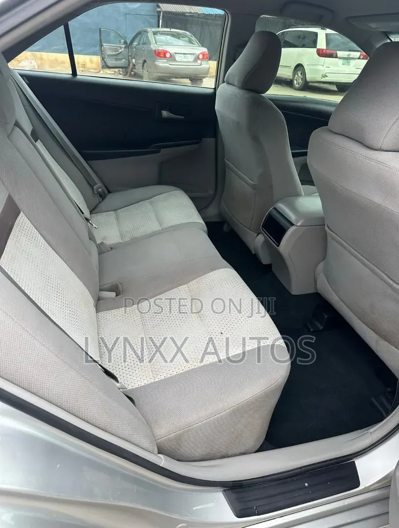 Toyota Camry LE 4dr Sedan (2.5L 4cyl 6A) 2012 Silver